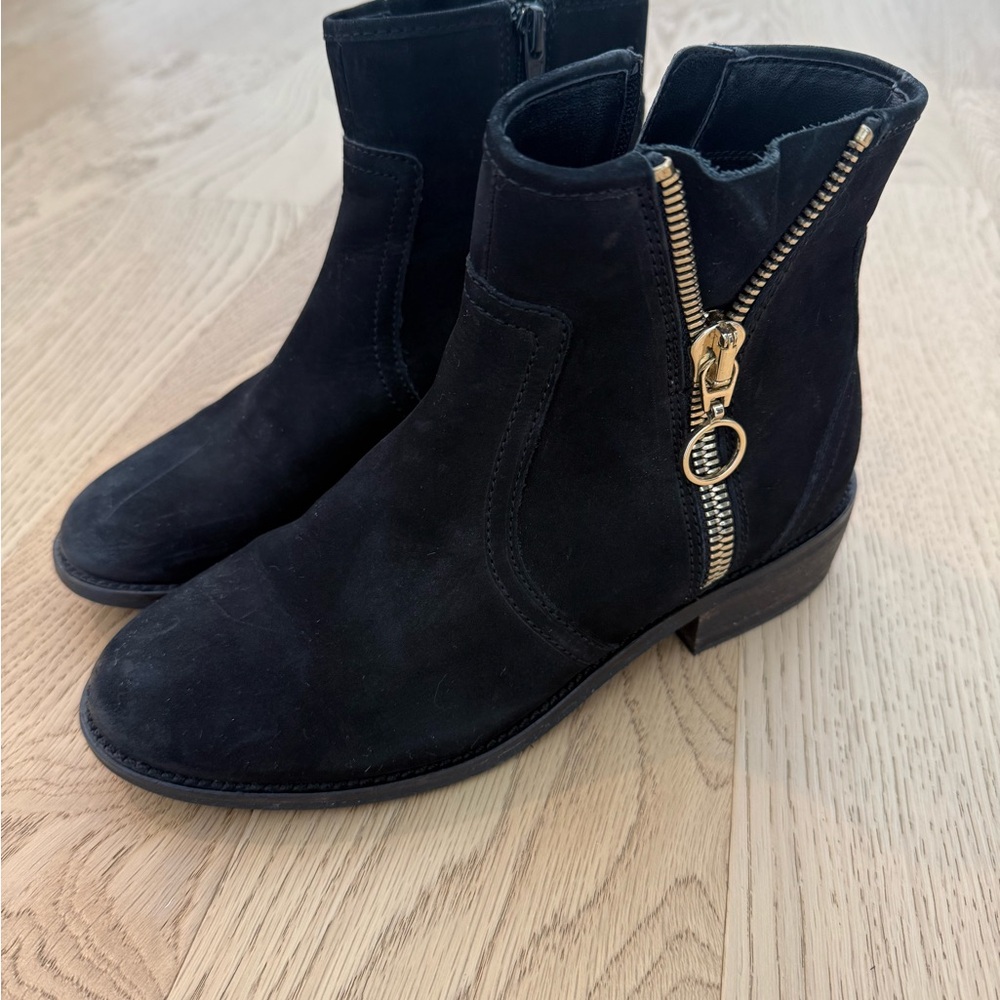 Steve Madden women’s Black Ankle Boots with Gold Zipper